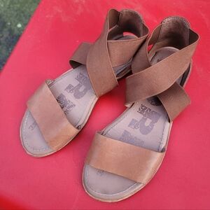 Sorel Tan Leather & Elastic Crossover Sandals